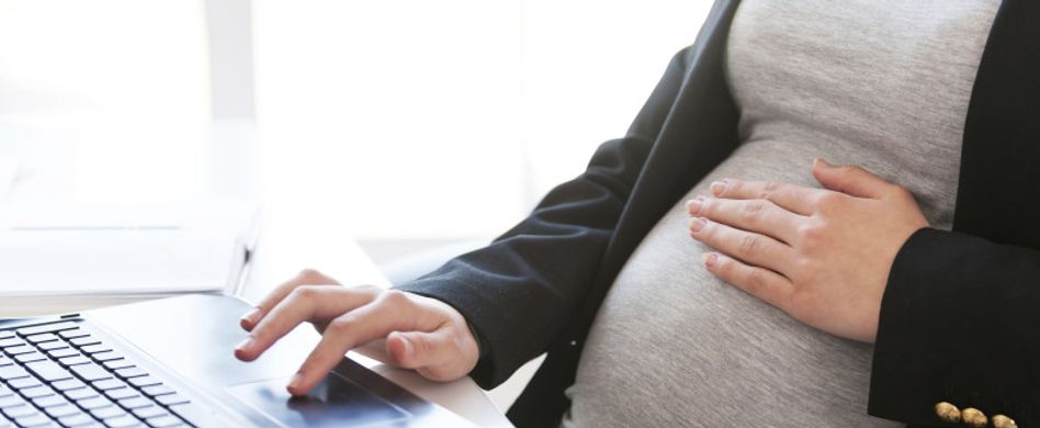 Schwanger in der Ausbildung: So sieht die Finanzierung aus