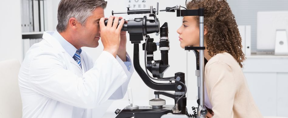 Sehtest beim Optiker oder Augenarzt?