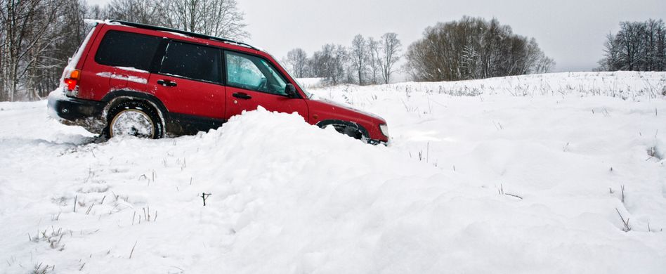Sichere Fahrt im Winter: Bei Glätte richtig reagieren