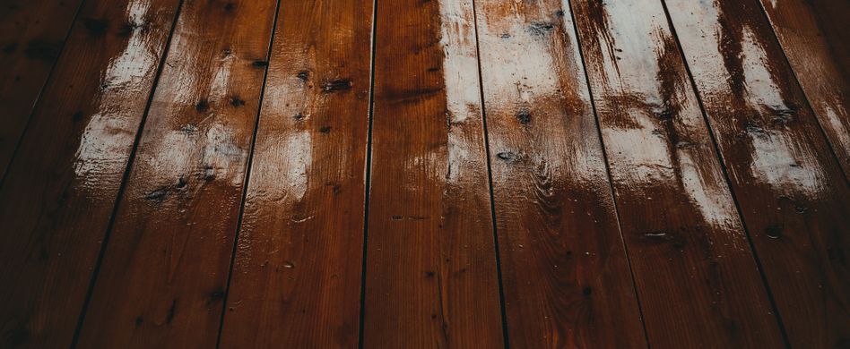 So pflegen Sie professionell Ihre Holz-Terrassendielen mit Lack