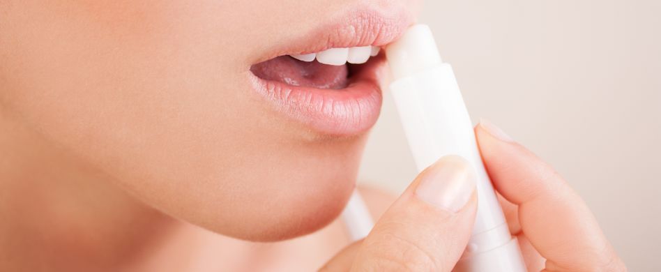 Sonnenbrand auf den Lippen erkennen