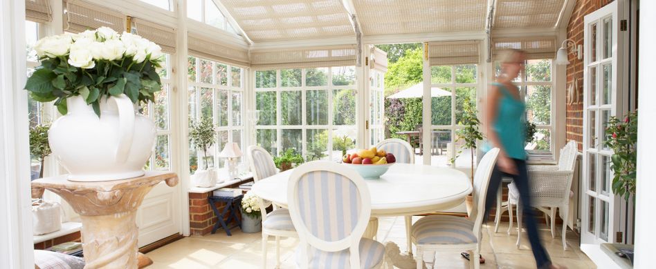 Wintergarten mit Frau