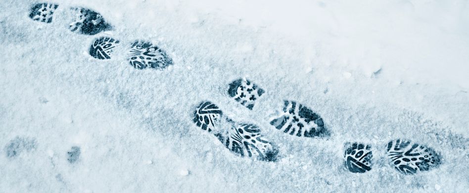 Stürze auf Glatteis vermeiden: Mit diesen 3 Tipps kommen Sie sicher durch den Winter