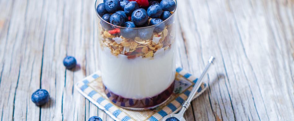 Superfood-Müsli mit Beeren und Leinsamen