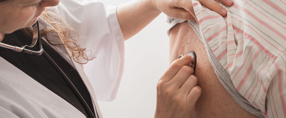 Lunge abhören mit Stetoskop