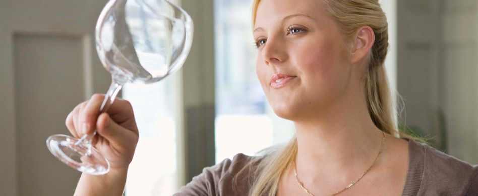 Wasserflecken entfernen: Tipps gegen Kalkflecken auf Glas