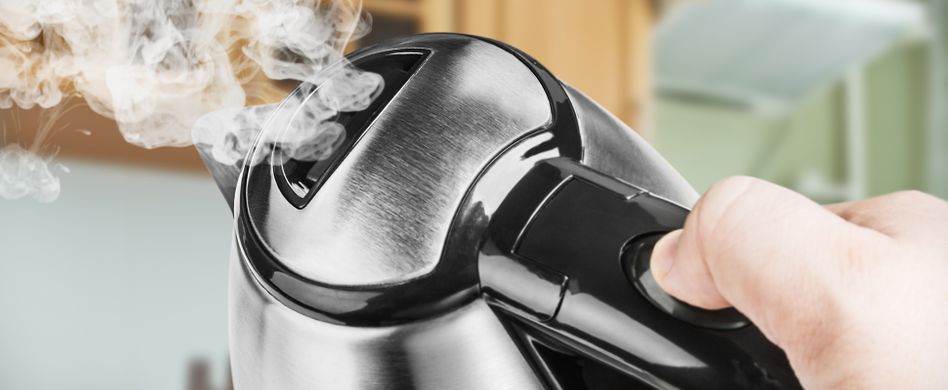 Wasserkocher entkalken: 4 Hausmittel gegen Kalk