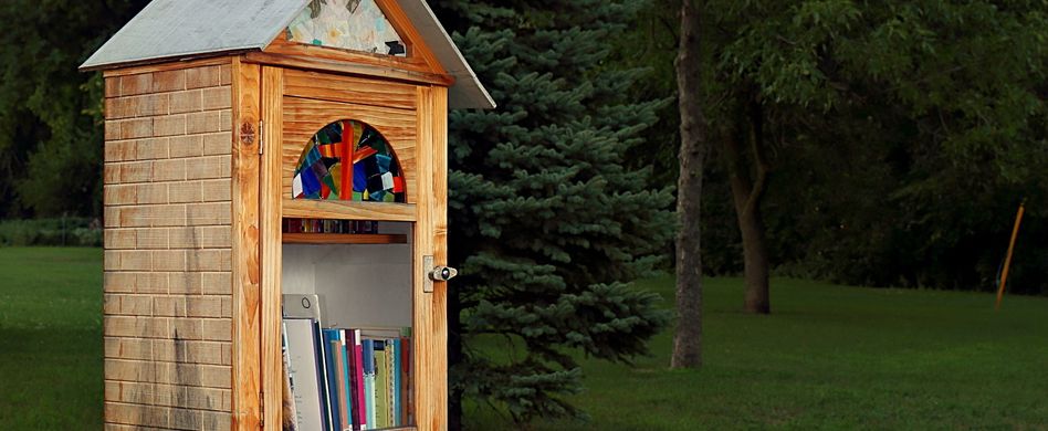 Wohin mit alten Büchern? 5 Tipps vom Messerblock zur Schmuckschatulle