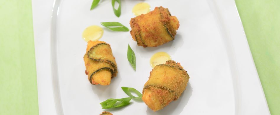 Zucchini gefüllt mit Mozzarella und Ziegenkäse