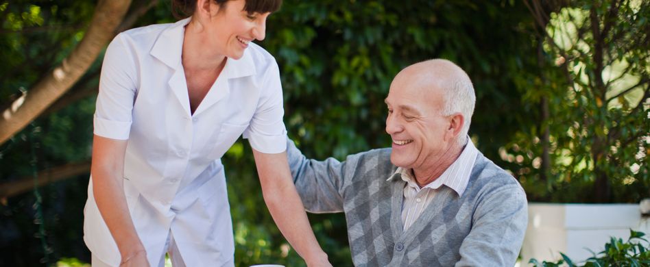 Pflegearten: Altersheim oder Pflege zuhause?