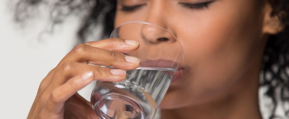 7 Trinkmythen: Warum mehr Wasser nicht immer besser ist