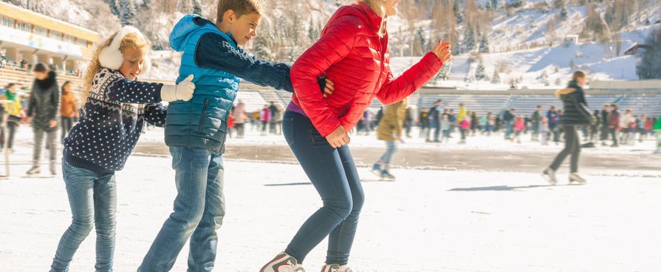 Achtung Unfallgefahr: Schlittschuhlaufen mit Schulklassen - wie sichere ich mich als Elternteil und Lehrkraft ab?