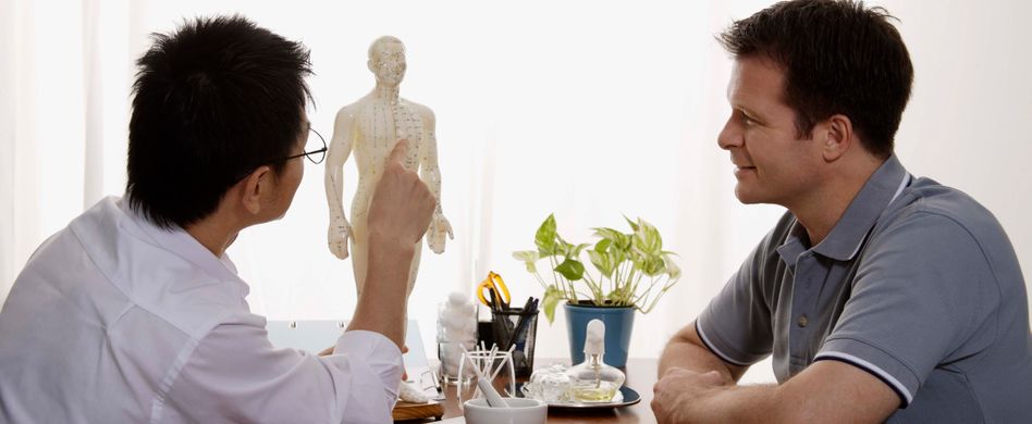 Ärztlicher Check-up für Männer: Wann steht welche Vorsorgeuntersuchung an?