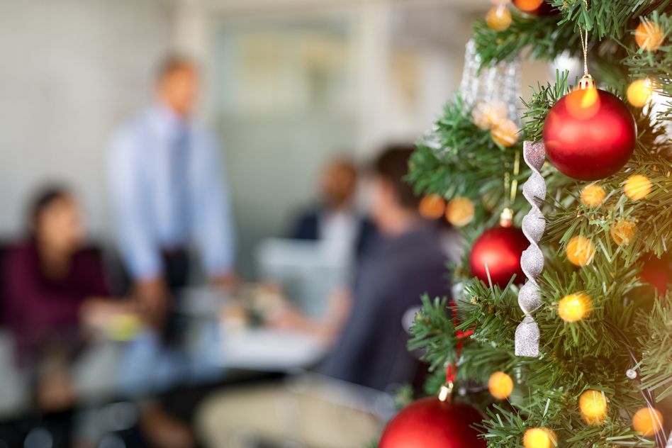 Arbeiten an Weihnachten → Erfahren Sie hier, wer das muss und wer nicht