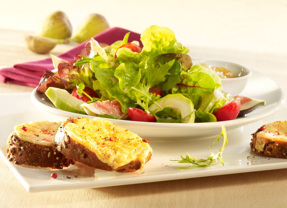 Bunter Blattsalat mit Käse-Crostini → Hier geht&amp;#39;s zum Rezept