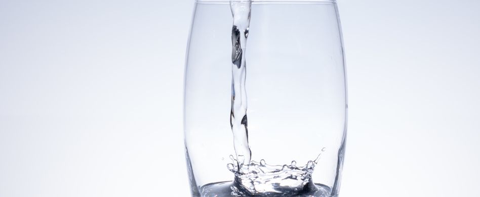 Destilliertes Wasser trinken: Gesund oder tödlich?