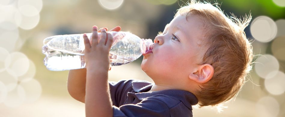 Gesundes Trinken: Wofür braucht der Körper Wasser?