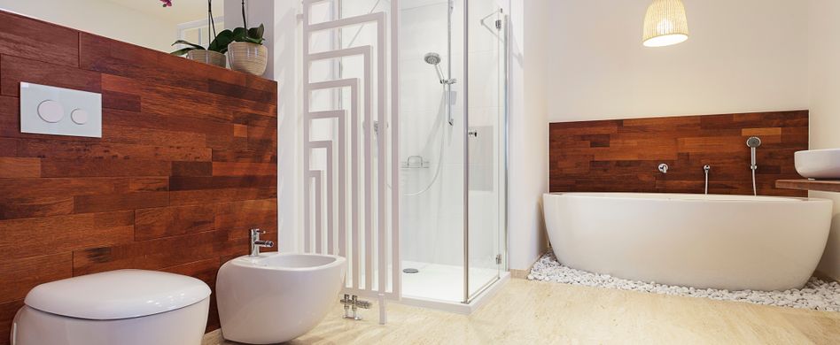 Helles Bad auch ohne Fenster: So beleuchten Sie Ihr Badezimmer richtig