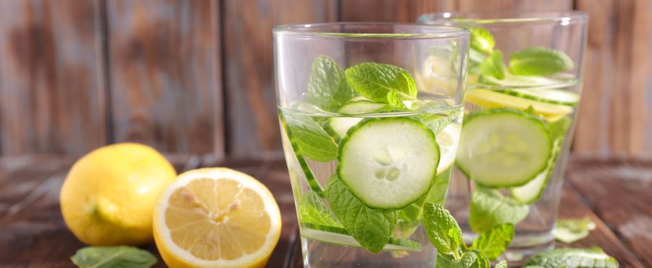 Infused Water: 5 Rezepte für gesunde Drinks mit Früchten