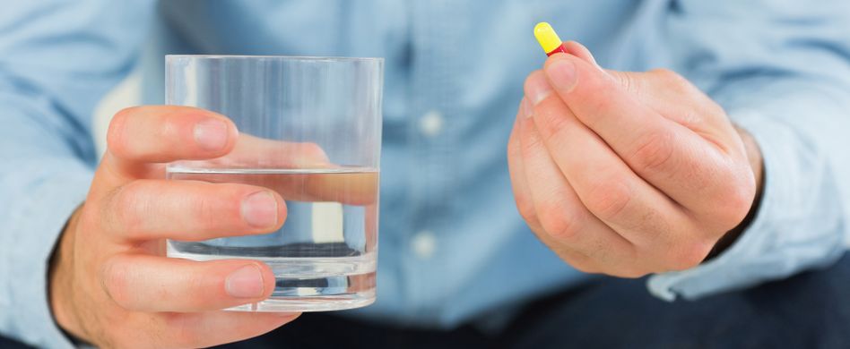 Medikamente und Getränke: Finger weg von 4 Flüssigkeiten