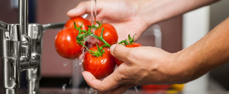 Obst und Gemüse richtig waschen: 4 wichtige Fakten