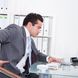 Richtig sitzen im Büro: So vermeiden Sie Rückenschmerzen