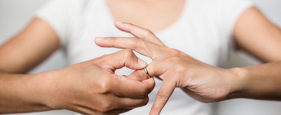 Ring vom Finger bekommen: 3 Tipps für den Ringkampf ohne Gewalt
