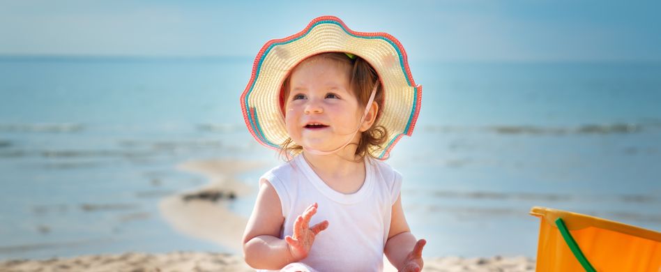 Sonnenbrand vorbeugen beim Baby: Worauf Eltern beim Sonnenschutz achten müssen