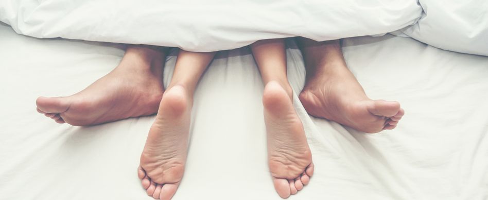 Spermaflecken aus Textilien entfernen: Raus damit aus Bett, Matratze und Co.