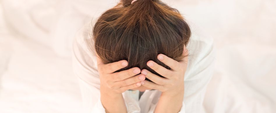 Stechende Kopfschmerzen: Ursachen, Symptome & Behandlung