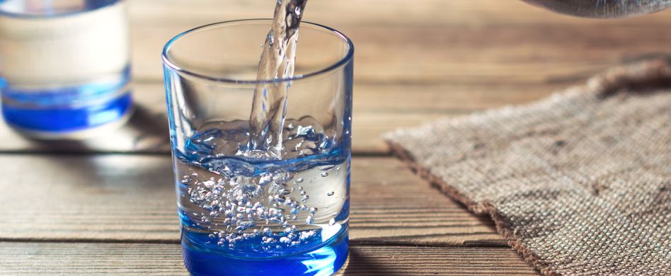 Tabletten mit Wasser einnehmen: Darum wirkt das Medikament so am besten
