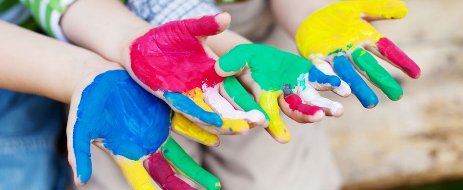 Ungiftige Fingerfarben selber machen: So wird’s bunt