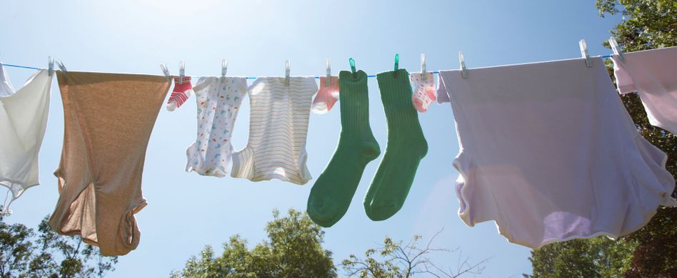 Wäsche richtig aufhängen: 7 Tipps, mit denen Kleidung schneller trocknet