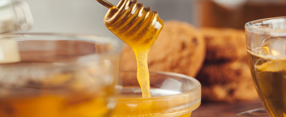Warum Honigwasser gesund ist: Alles zum süßen Trend