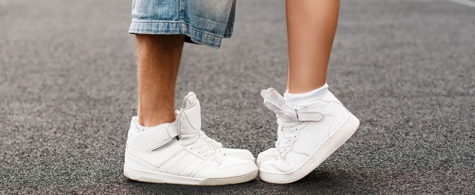 Weiße Schuhe sauber machen: Mit diesen 7 Tricks klappt’s